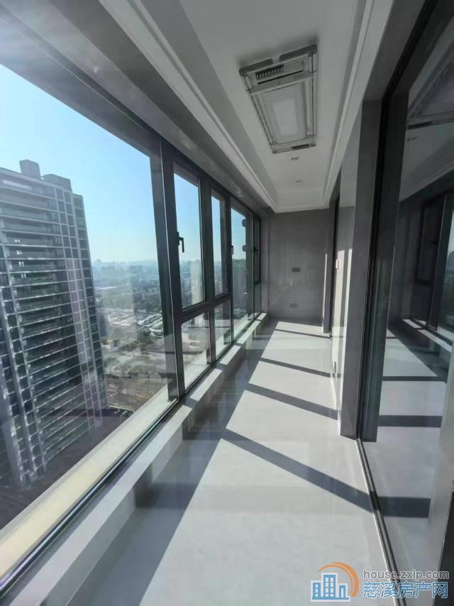 万固四室二卫全新装修中央空调首次出租