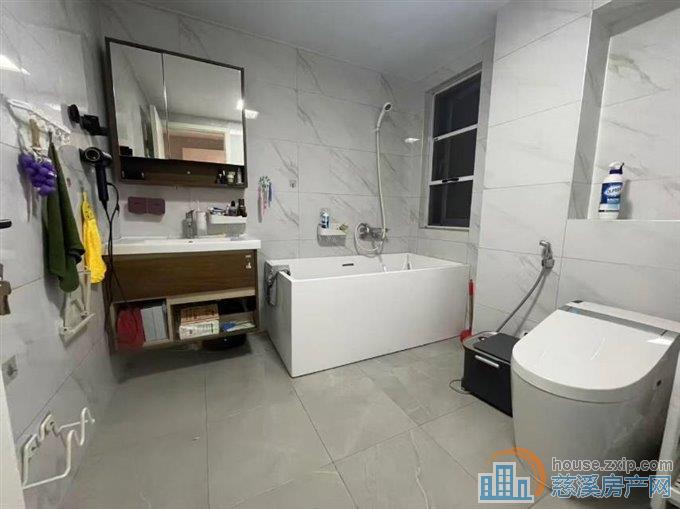 金仕华庭二期137平中间层精装228万