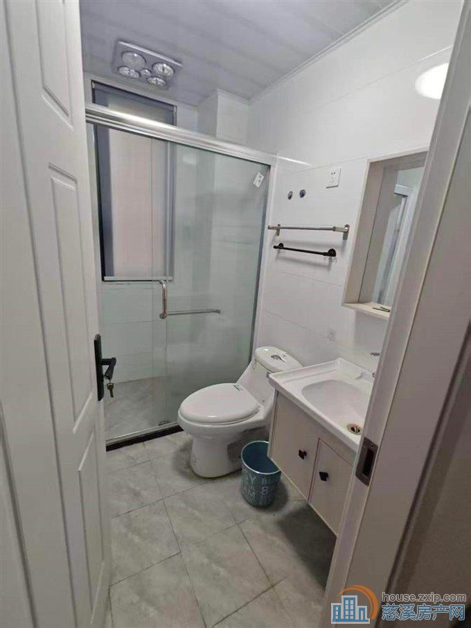 紫荆府大套分割60平精装一室1800元