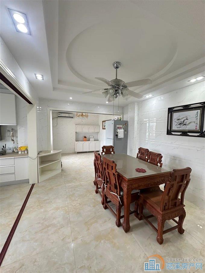 天赐家园复式三层 220万 送车位 精装