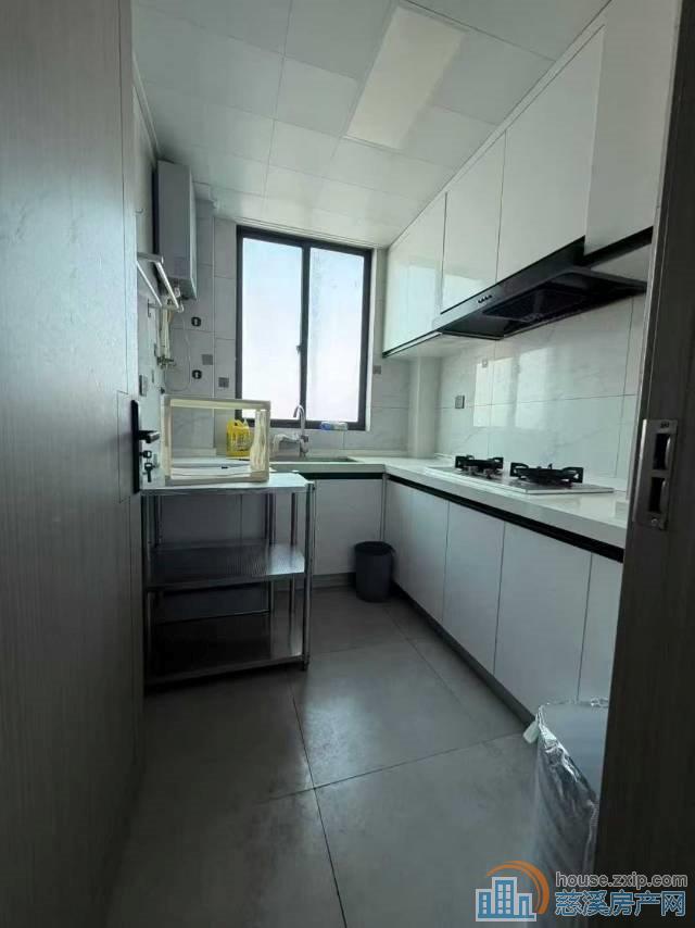 人和家园精装2500包物业➕车位2室