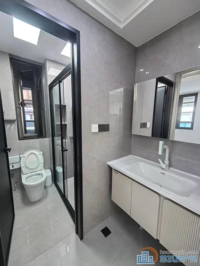 万固四室二卫全新装修中央空调首次出租