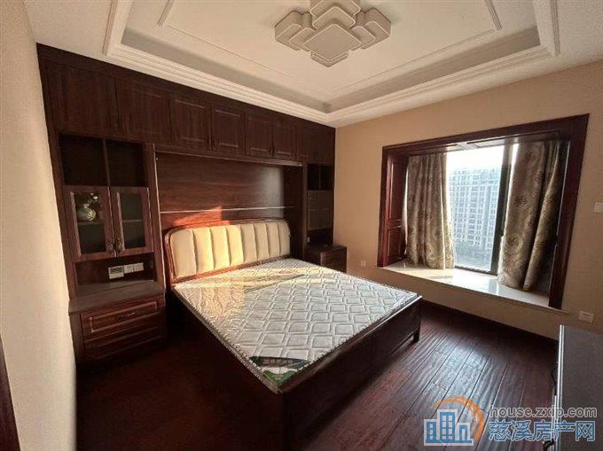 金地鸿悦137平精装车位好楼层5500元