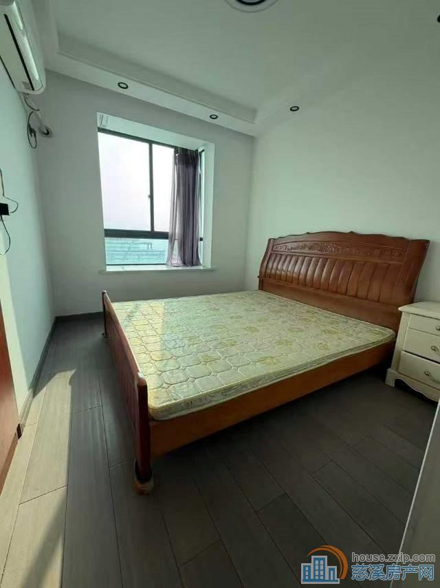 人和家园精装2500包物业➕车位2室