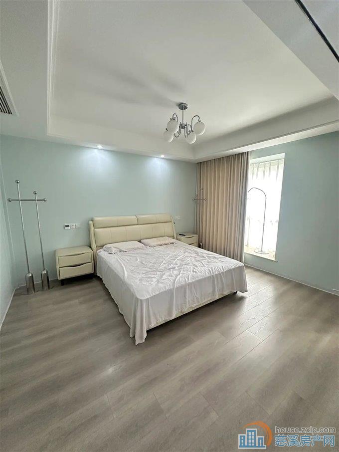 复式跃层 精装 层高4.5米 220万