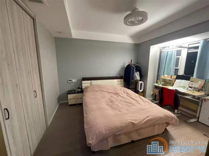 金仕华庭二期137平中间层精装228万