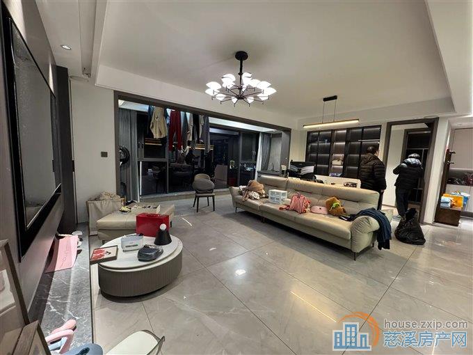 旦山府 精装 143平339万 满两年