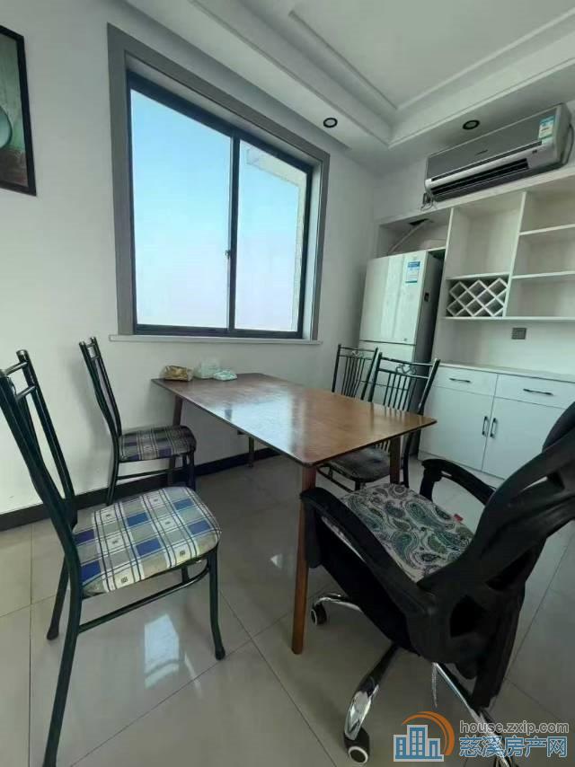 人和家园精装2500包物业➕车位2室