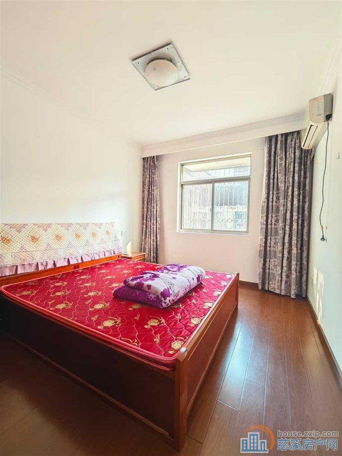 金山新村东区2楼2室带架空层直接钥匙在