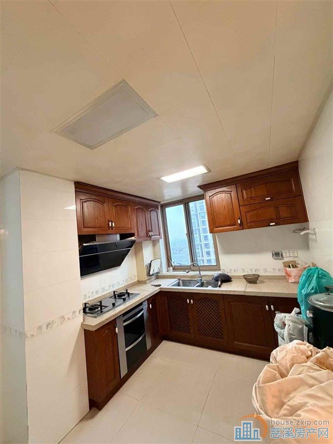 金水湾143平方精装带车位208万