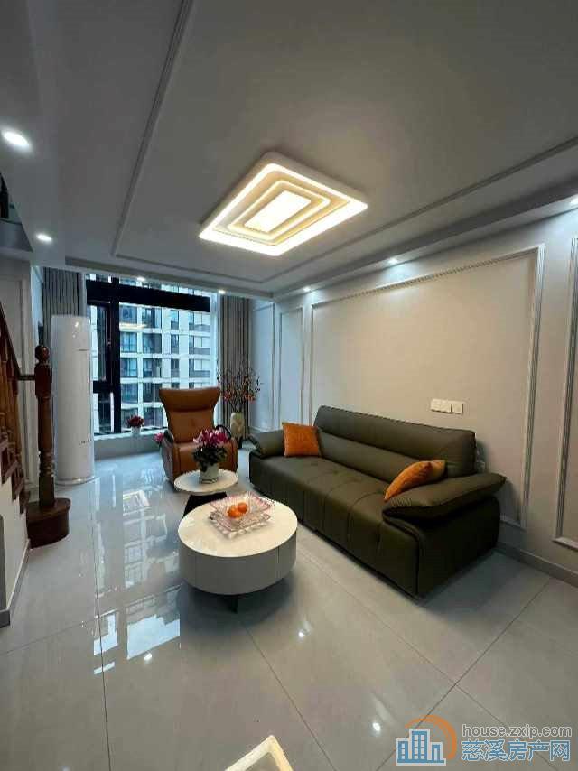 水映天成loft自住精装朝南首次出租