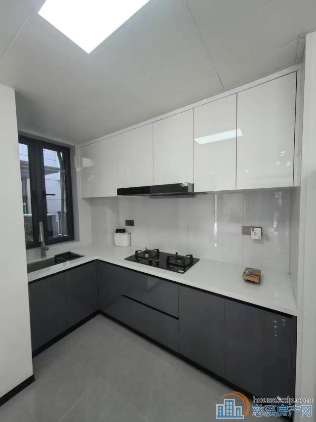 万固四室二卫全新装修中央空调首次出租