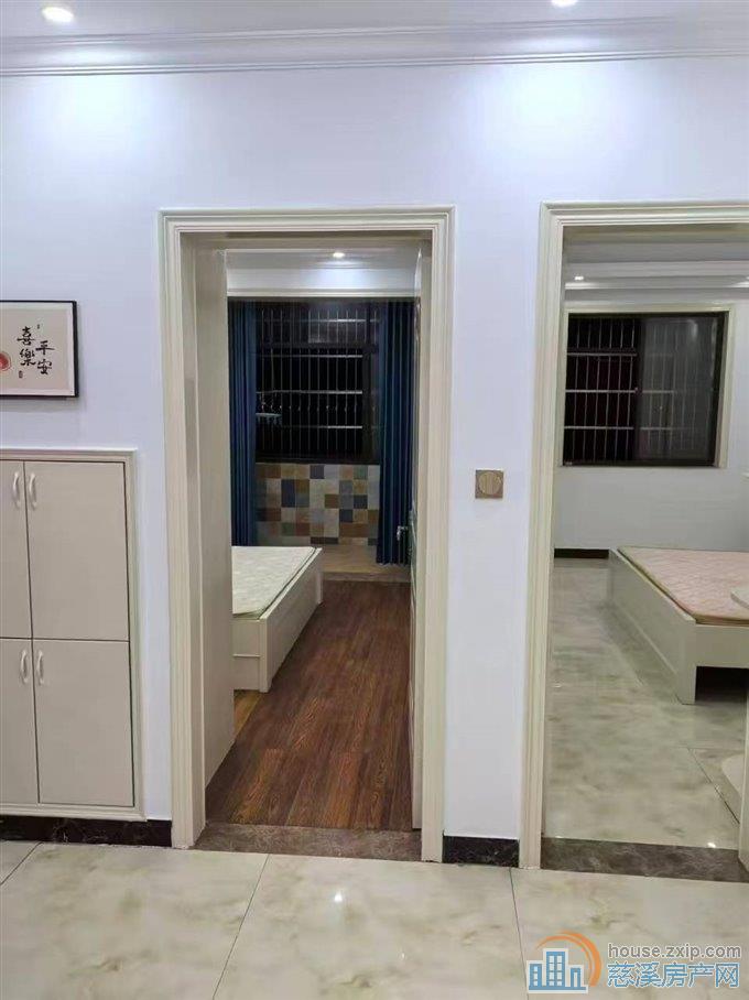 出租金山新村2楼新装修二室2300元