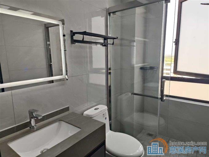 中海湖心半岛130平精装四室二卫5700