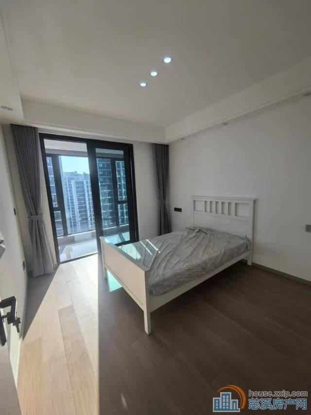 万固四室二卫全新装修中央空调首次出租