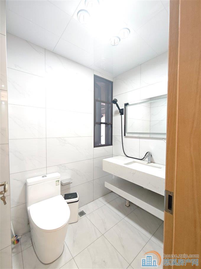 中交盛湖美庐两室两厅两卫首次出租精装直接