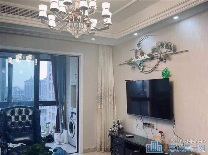 阳光城二期96平三室自住精装3000元