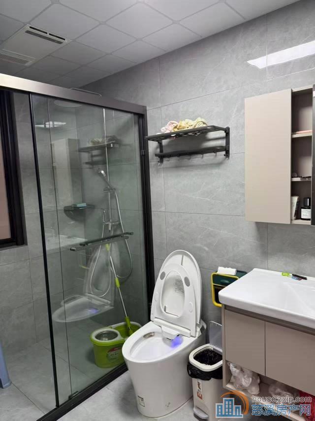 保利俯院江南电梯洋房128平精装满2年