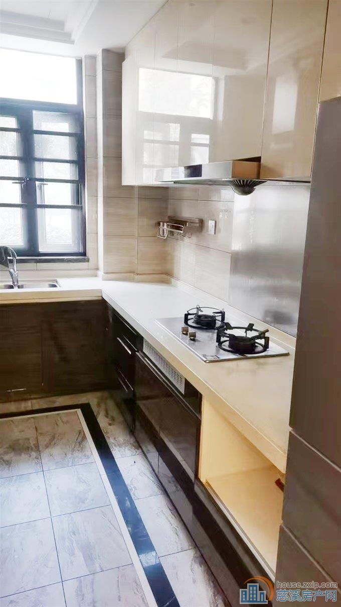 恒大河悦府洋房带花园三室两卫直接钥匙在