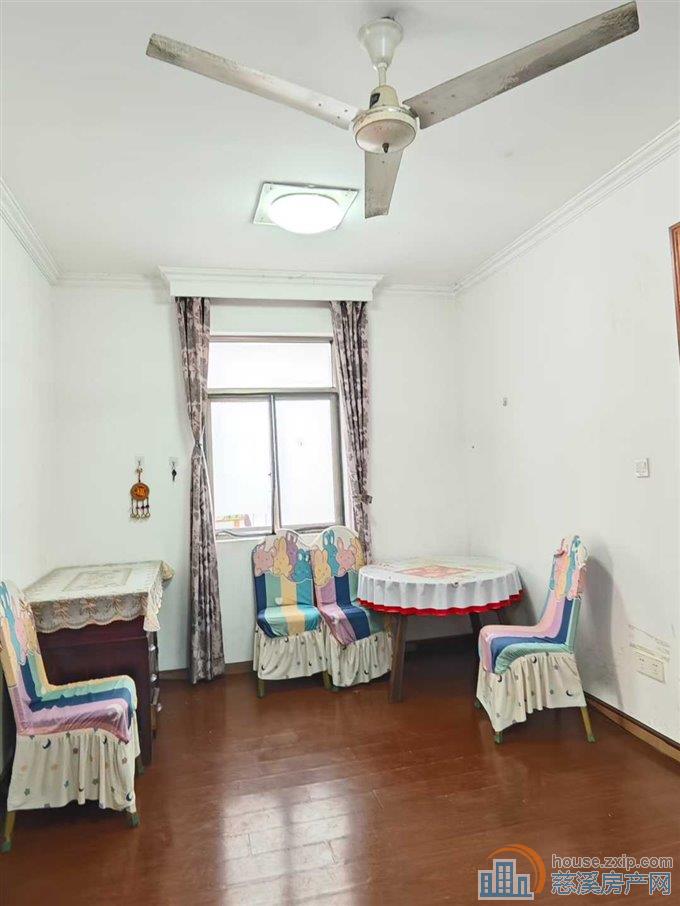 金山新村东区2楼2室带架空层直接钥匙在