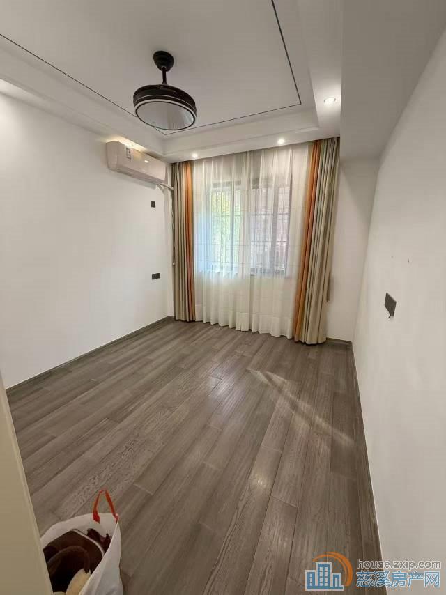 特价白彭兴隆苑122平精装车位储藏间