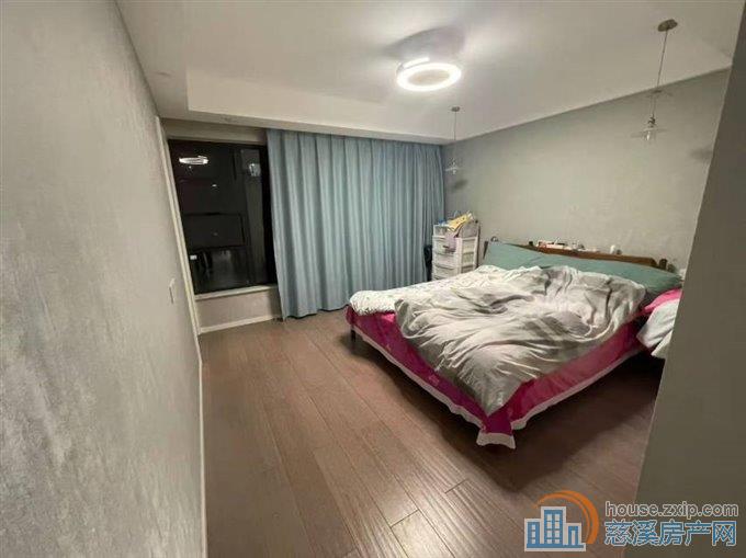 金仕华庭二期137平中间层精装228万