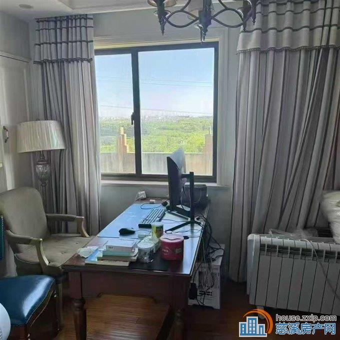 白金湾小区电梯精装修125.8万直接房源