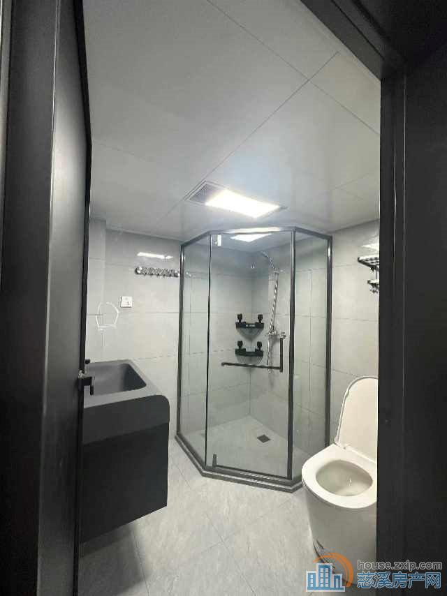 水映天成loft自住精装朝南首次出租