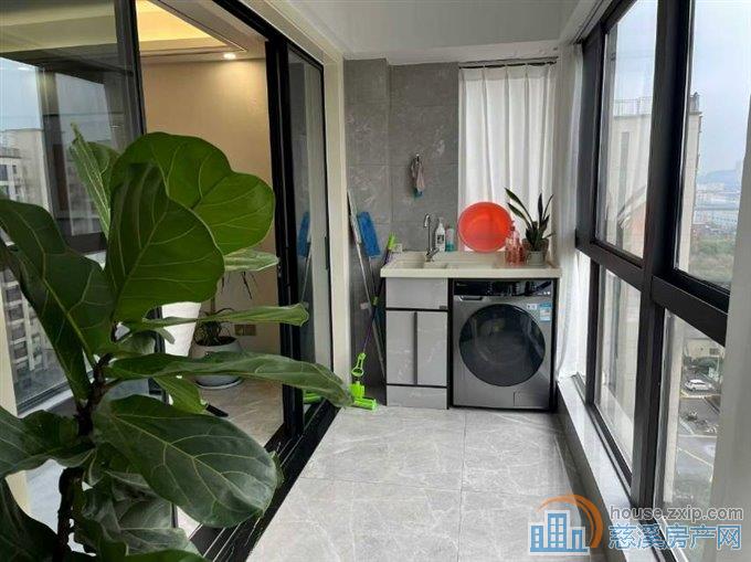 天元月桂府124平三室两厅两卫精装