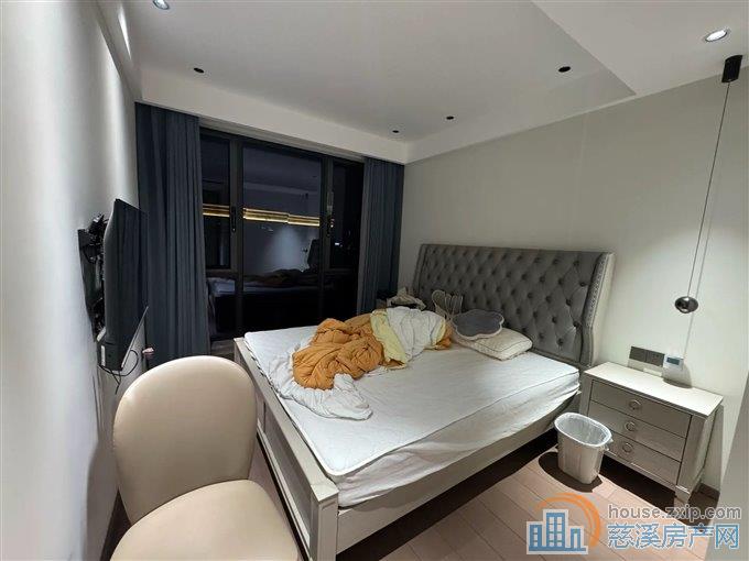 旦山府 精装 143平339万 满两年