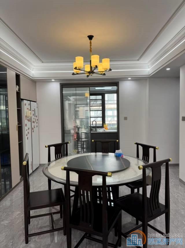 保利俯院江南电梯洋房128平精装满2年