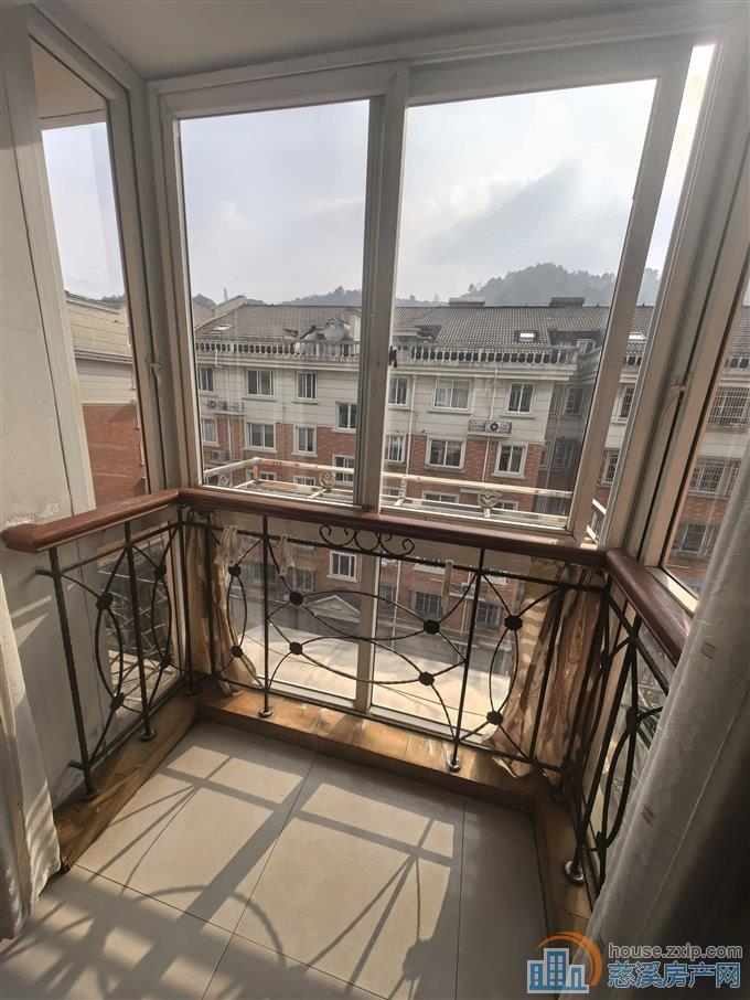 景和家园东区60平46.8万浙师大书包