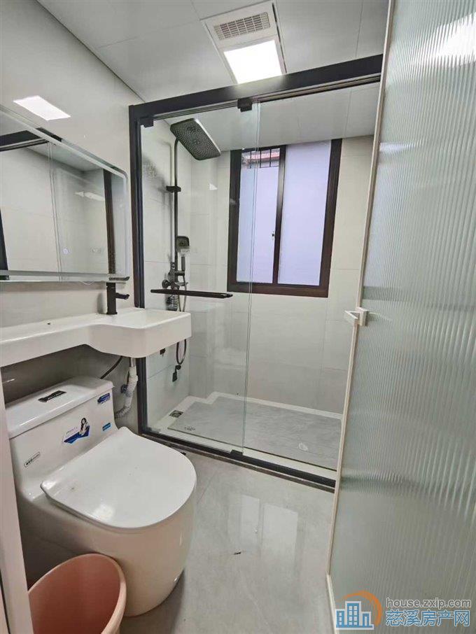 金山新村3楼两室精装1800直接房钥匙在