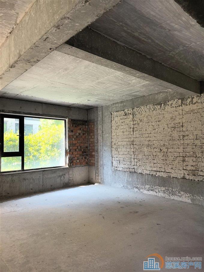 俯院江南洋房 一复地下 带前后花园