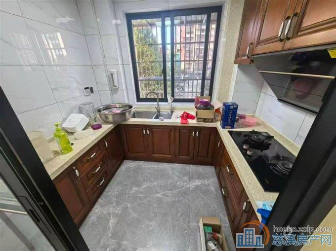 特价白彭兴隆苑122平精装车位储藏间