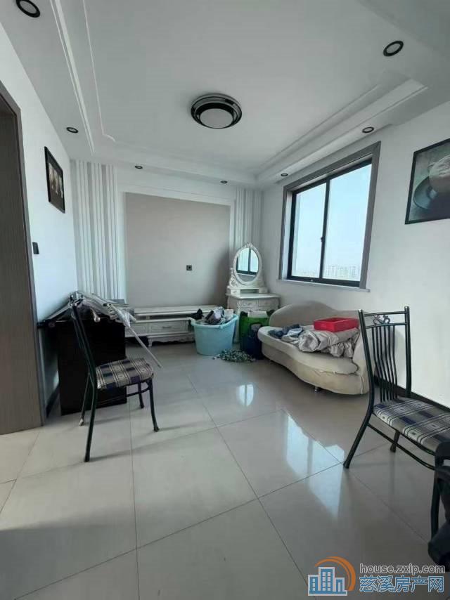 人和家园精装2500包物业➕车位2室