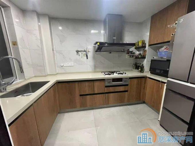 金仕华庭二期137平中间层精装228万