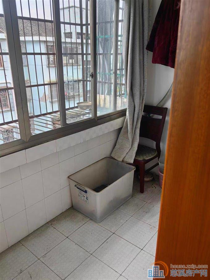 出售[【城东新村】位置好5楼69平方带架