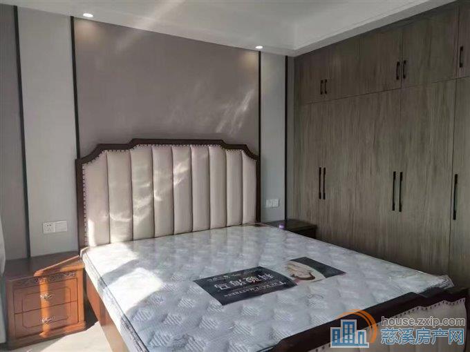 出租中海湖心半岛四室二卫5500每月