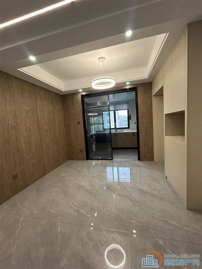 保利银杏小镇127平148万精装修