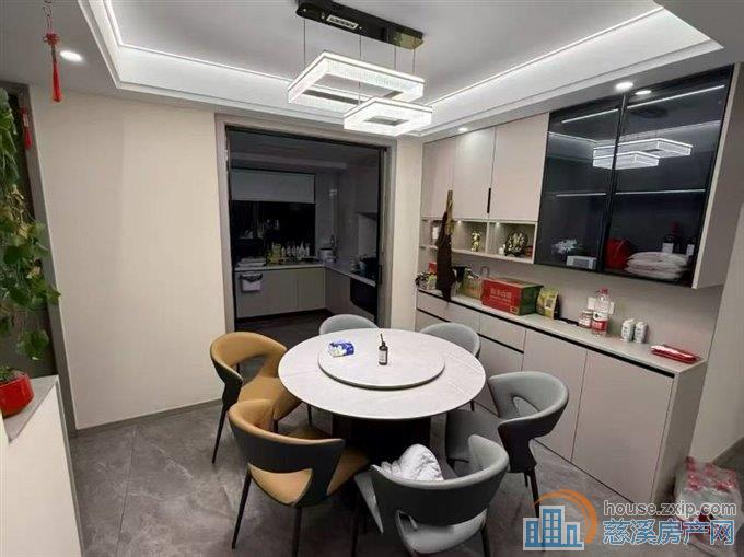 梧桐府117平黄金楼层精装满两年带车位