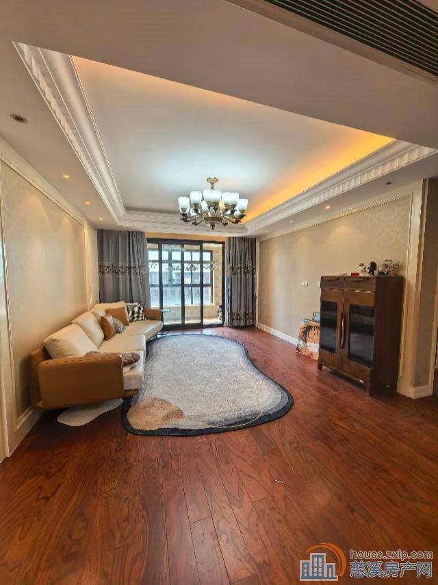 首次出租金地鸿悦138平3室2厅2卫精装