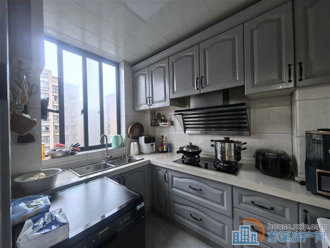 新潮塘南苑160平182万精装送车位