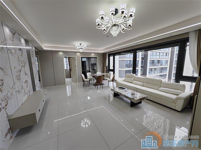 新河坊旁 三室 140平 5500/月