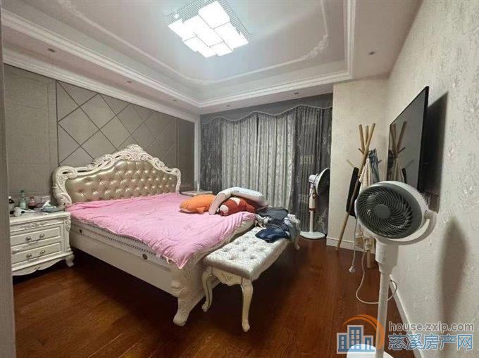 保利一期君悦湾139平顶楼豪装130万