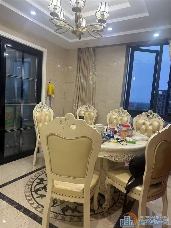 特价出售界牌新村138平 东边套带车位