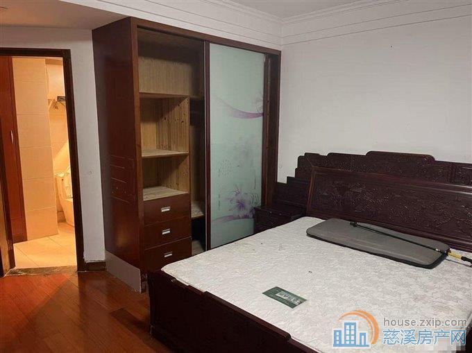 金旦花园多套精装三室二厅二卫2900元等