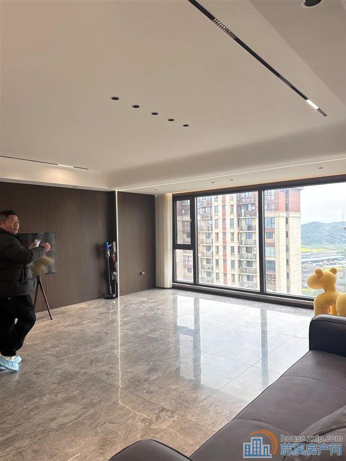 青樾府 现代精装大平层 LW位置 带车位