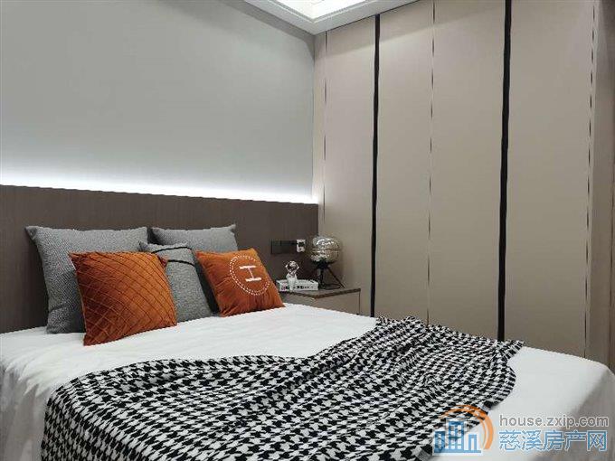 新潮塘南苑好楼层全新精装带车位储藏室