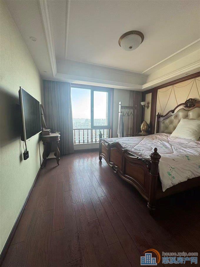 出售财富中心带产权车位豪华装修楼层好